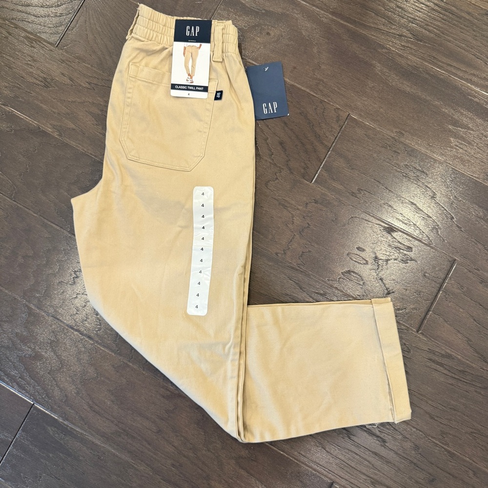 NWT GAP Classic Twill Pants Women’s Size 4 – Khaki Chino Style